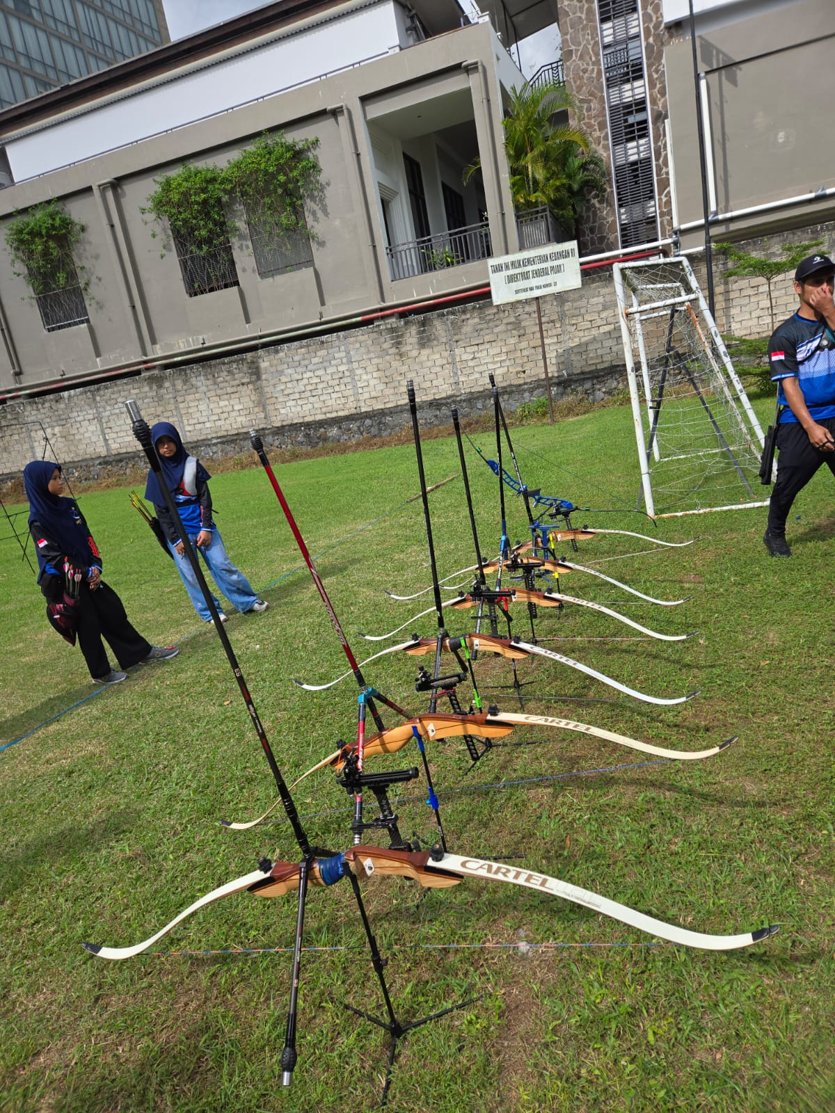 Peralatan Panahan